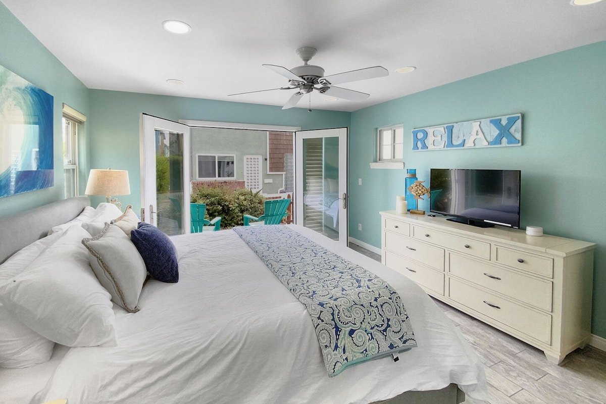 Massive Luxury Beach Home – Fire Pit, AC, Garage! gallery image 5