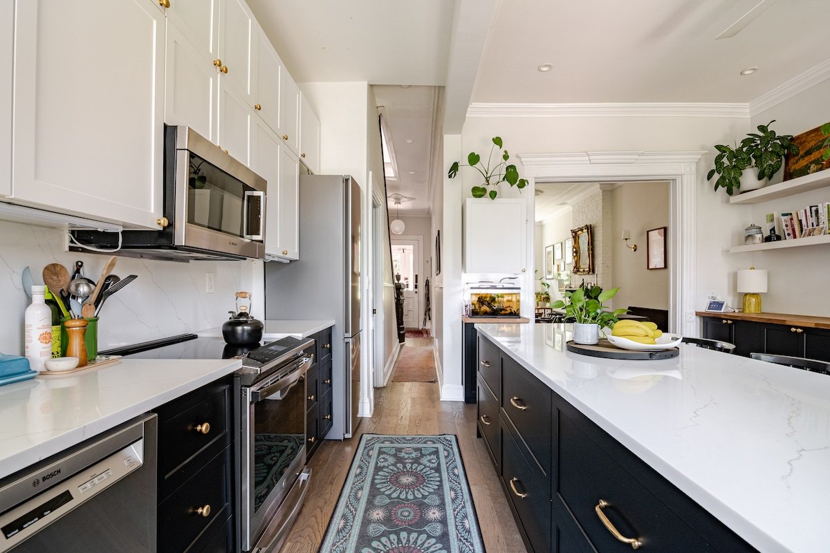 Chic, spacious and eclectic Park Slope brownstone gallery image 4