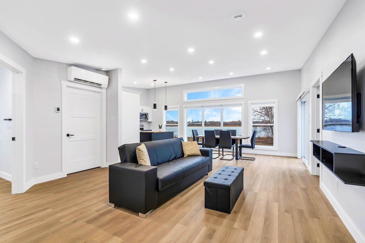 Beachfront Luxury Home with Pool & Hot Tub 99 gallery image 4