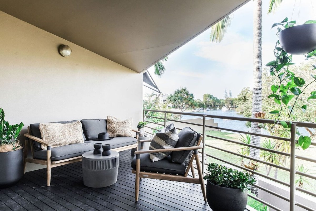 Beach Retreat – 2 Bedrooms – Pool – River View gallery image 2