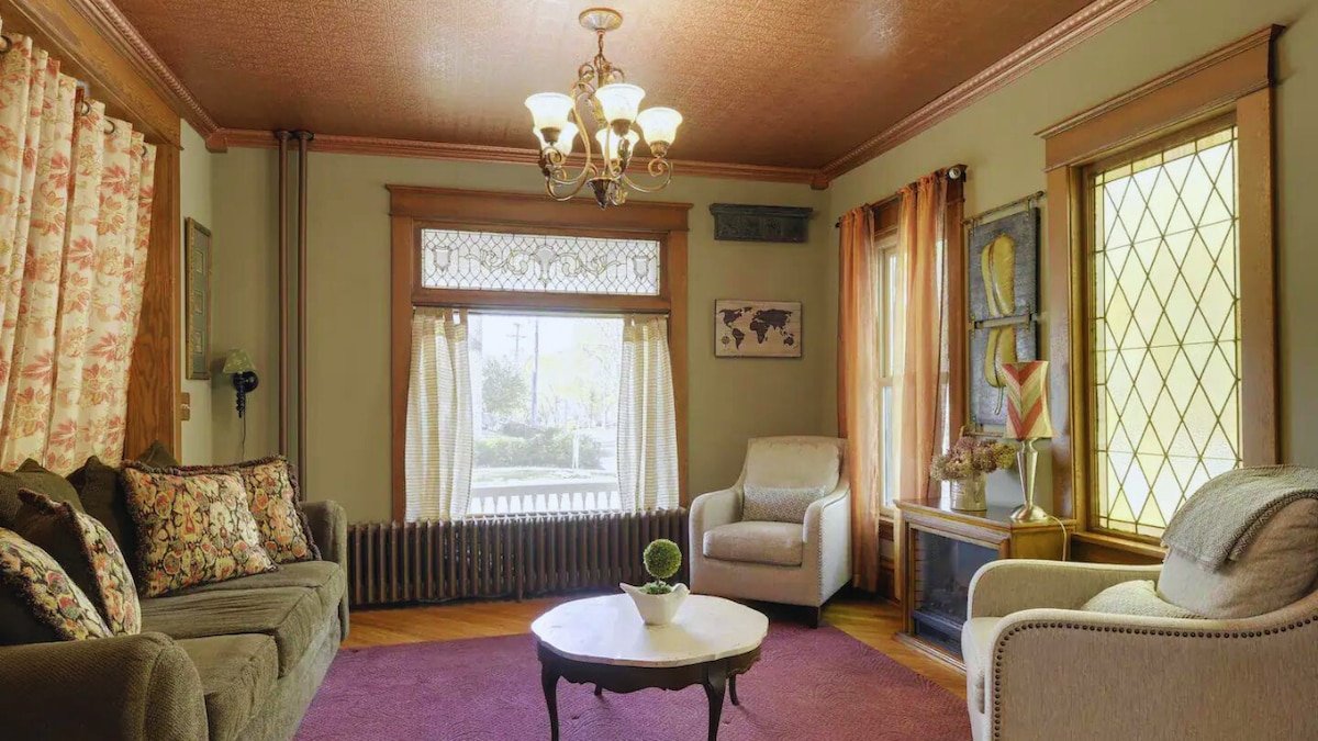 Retreat in Hastings: Two Homes, One Listing gallery image 2