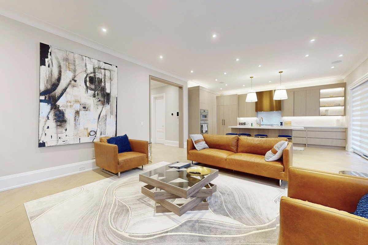 Custom Home in Etobicoke [20 Minutes to Downtown] gallery image 2