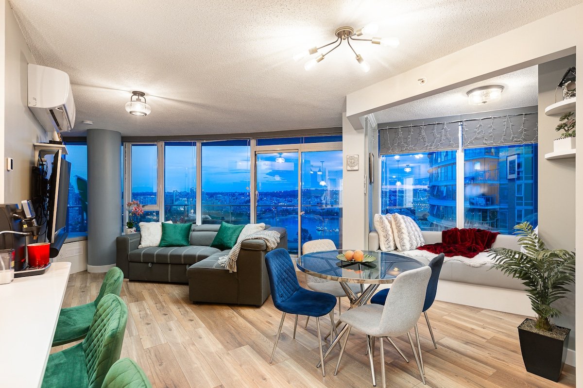 Stunning view! AC/Office/ Pool/Gym/Free parking gallery image 3