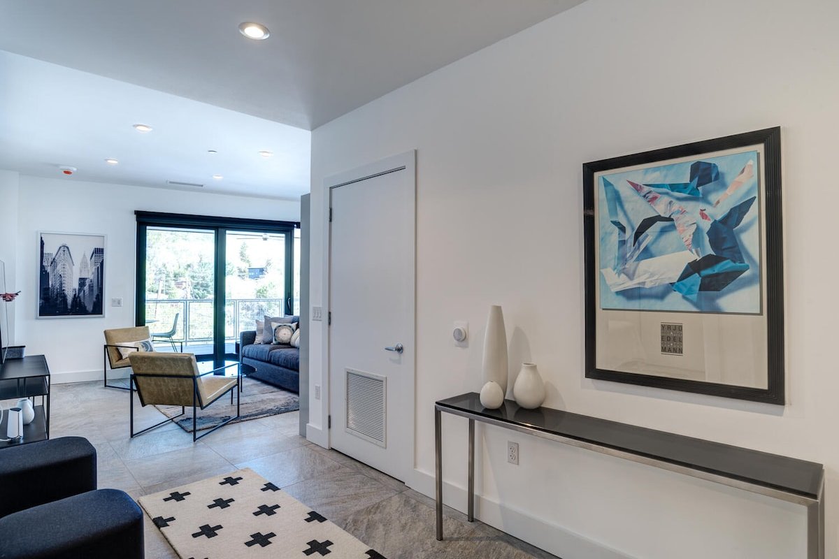 Luxury Pet Friendly Condo, Heated Balcony gallery image 5