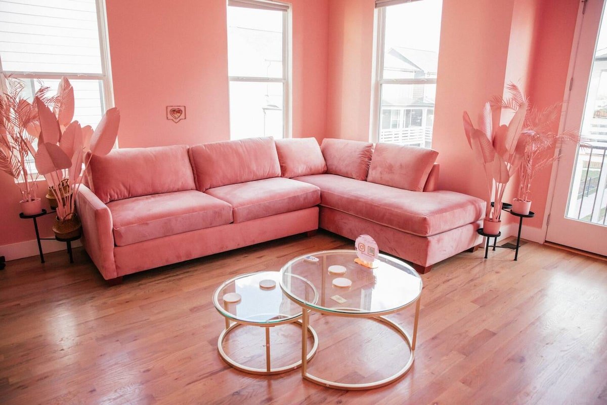 Vibey Stays for the babes! Bachelorette House! gallery image 3