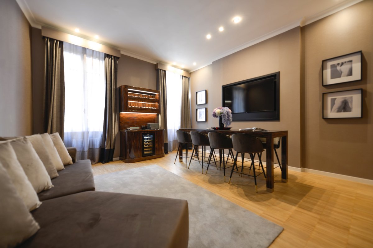 The Condotti – Elegant 5Bdr 2.5Bth @ Spanish Steps