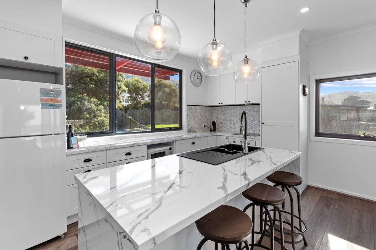 Blue Sea – Beachfront Escape gallery image 3