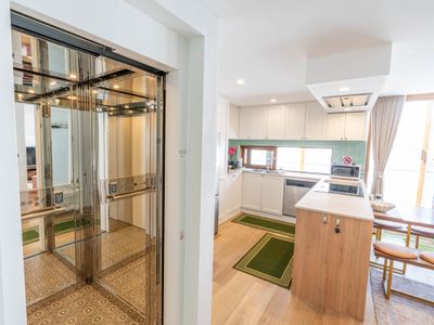 Lux Penthouse (3 rooms) 8 mins walk to the beach