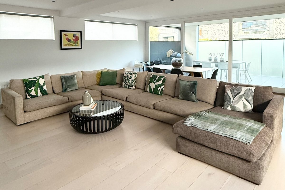 Stylish and Spacious Contemporary Apartment in St Kilda gallery image 4