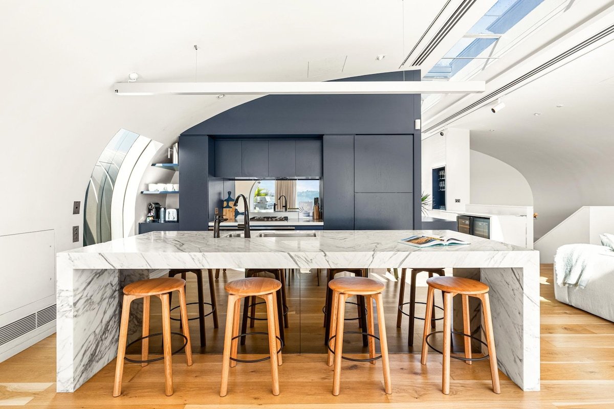 Bondi Beachside Penthouse gallery image 4