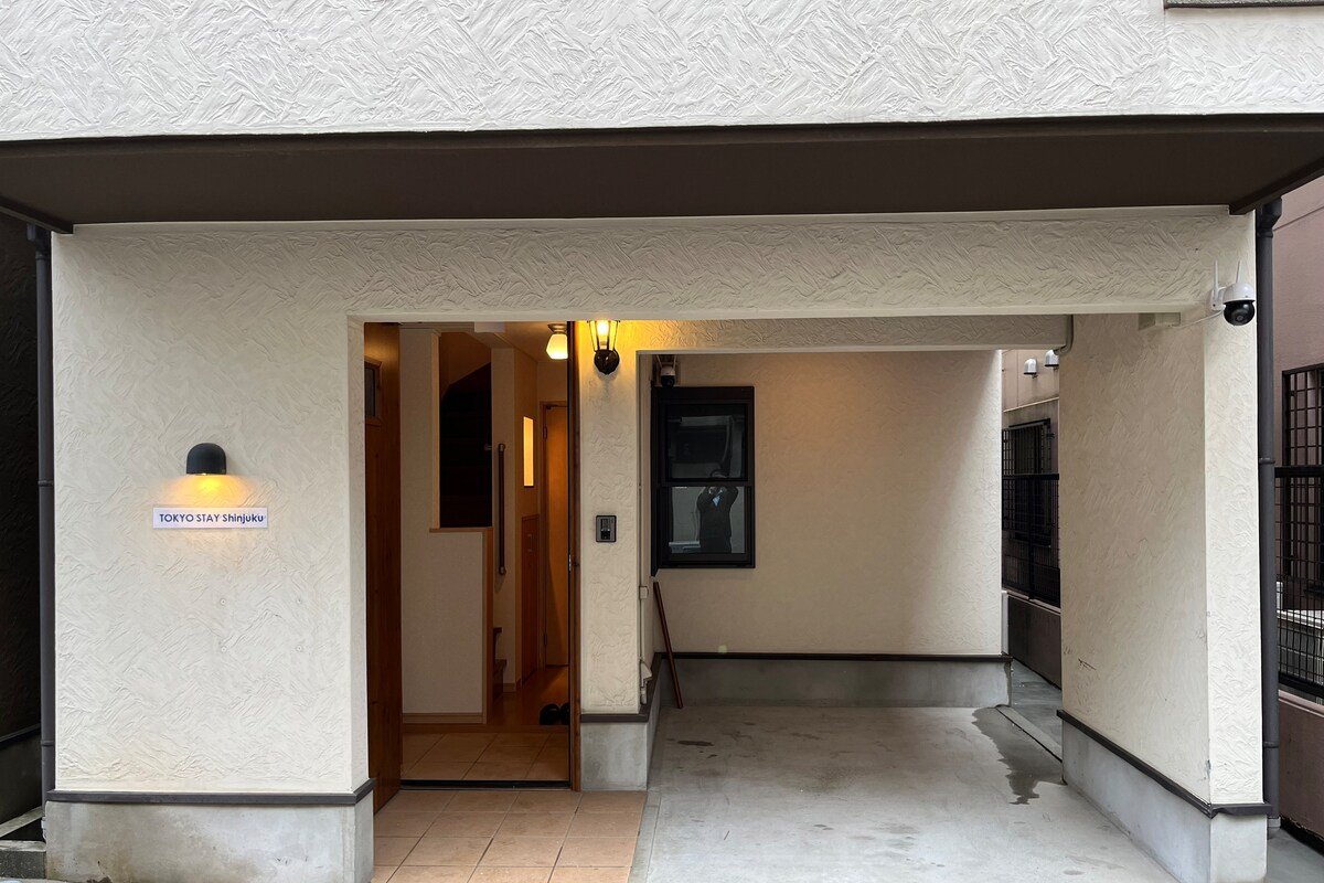 新宿駅徒歩12分　歌舞伎町徒歩10分　無料駐車場（サイズ幅1800ｍｍ以下　高さ2100ｍｍ以下） gallery image 3