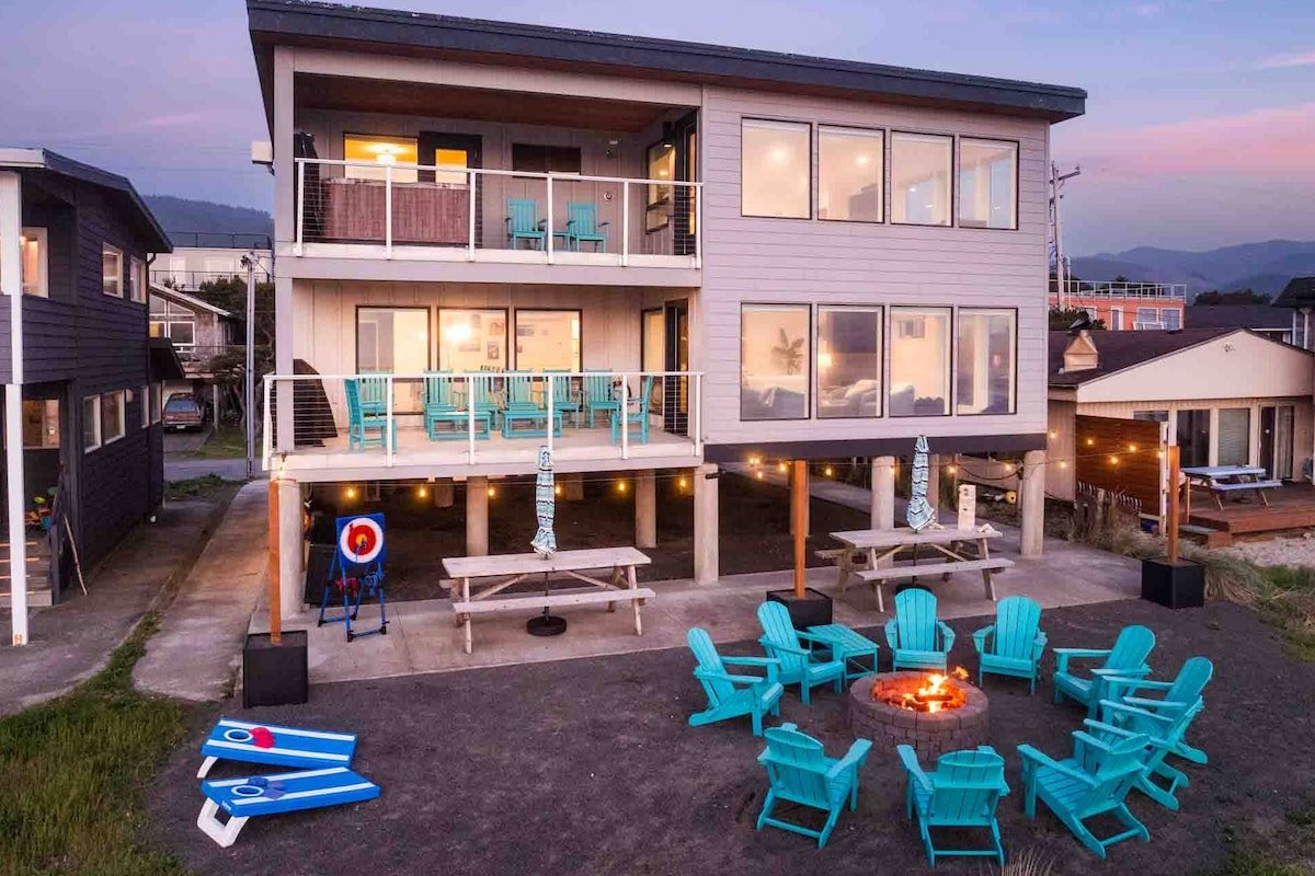 Oceanfront Hot Tub, Dog Friendly Beach Retreat