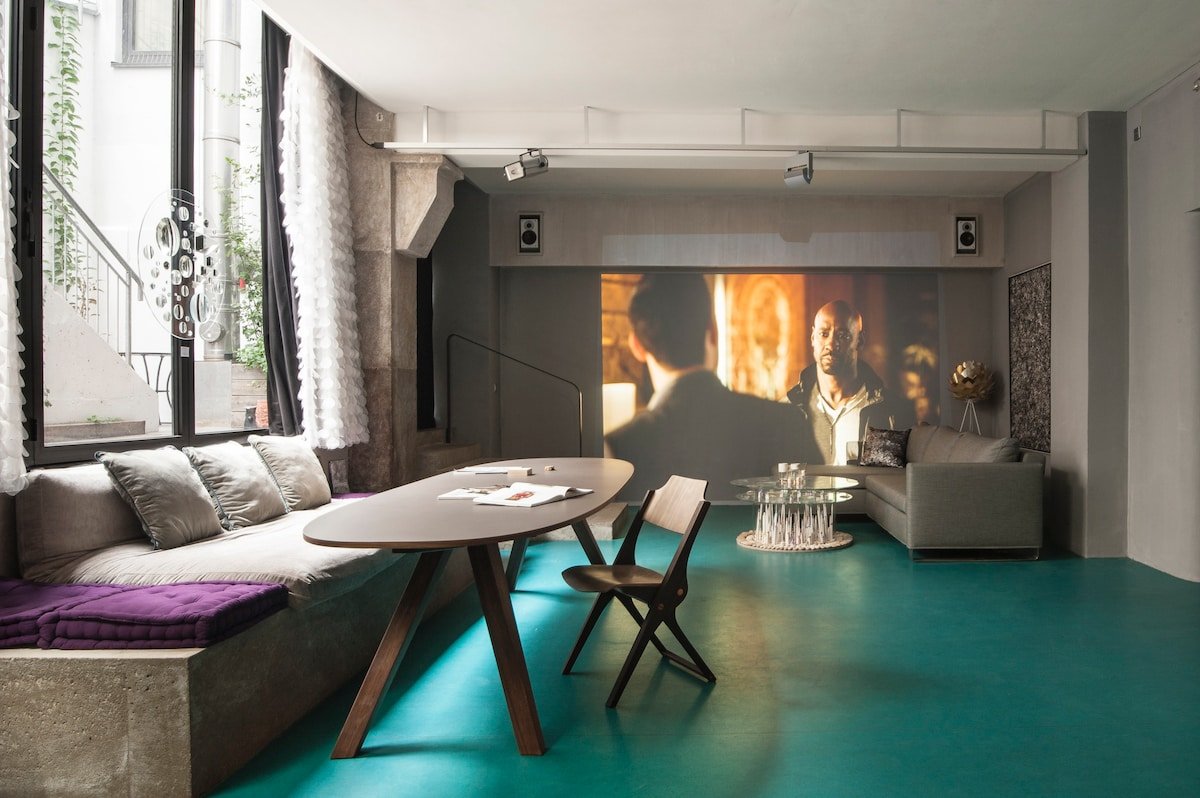 Poetic Stay: authentic artist loft – centre, quiet gallery image 2