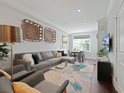 Hill East BnB – Modern Style and Comfort 3BR/3BA