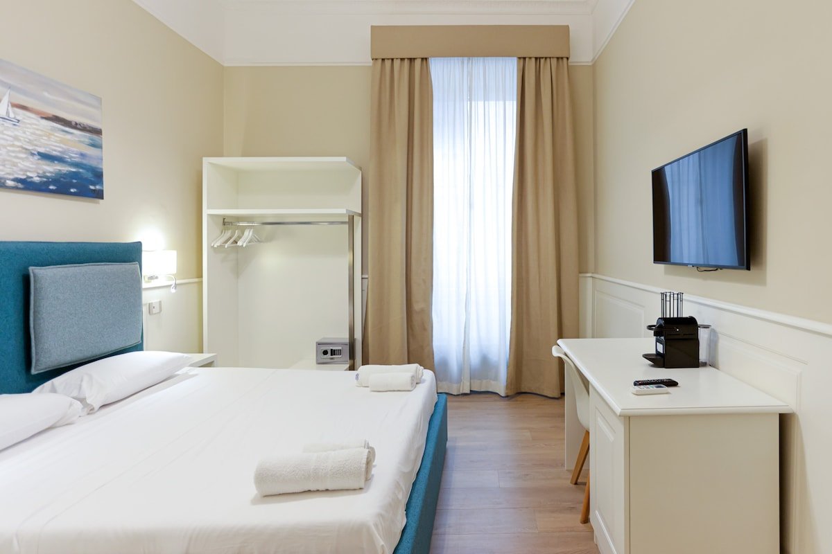 Apartment for 6 persons with 3 bathrooms in Chiaia gallery image 5