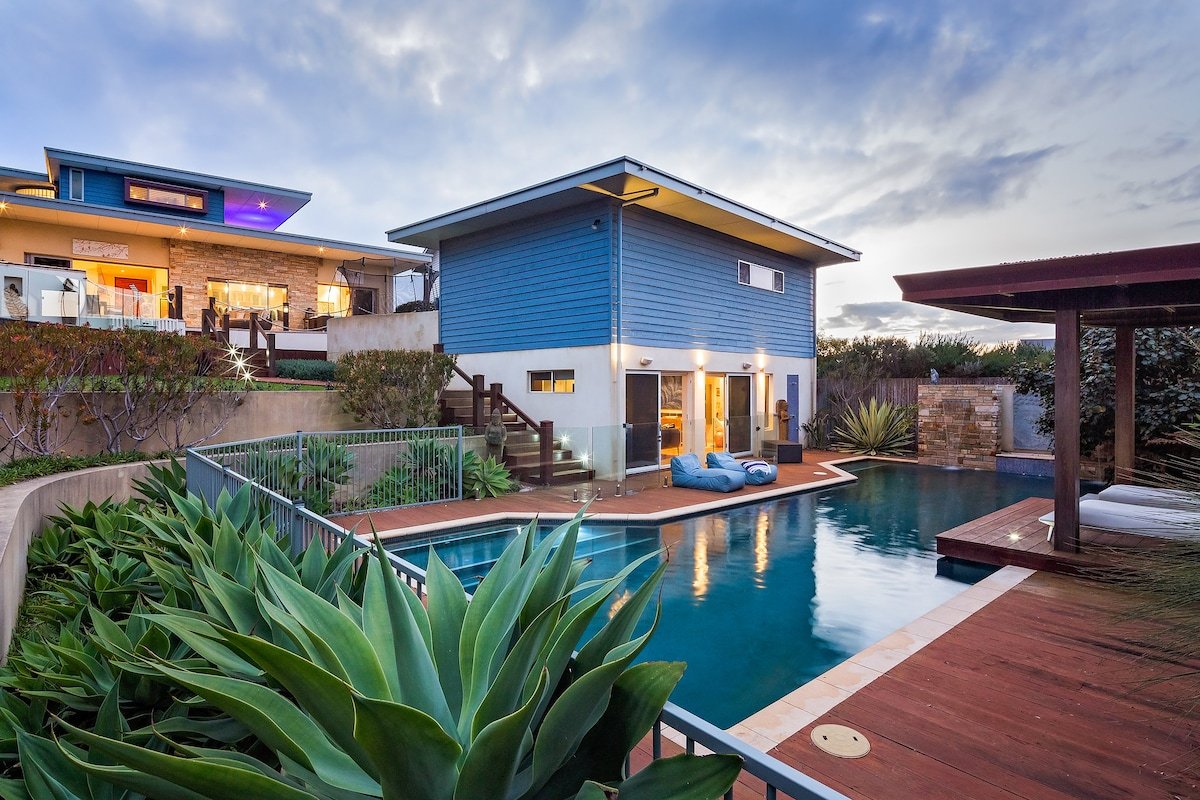 Fragrant Harbour – pool, log fire & ocean views! gallery image 2