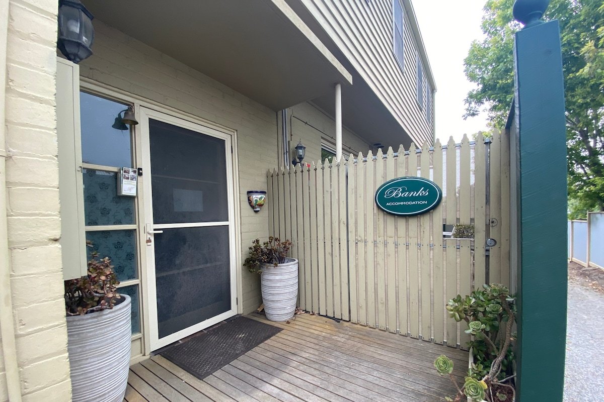 Banks at Queenscliff gallery image 3