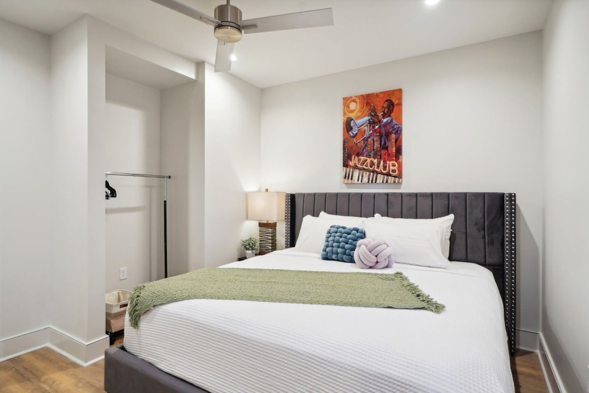 Spacious 3BD Unit w/ Pool, Walk to French Quarter gallery image 5