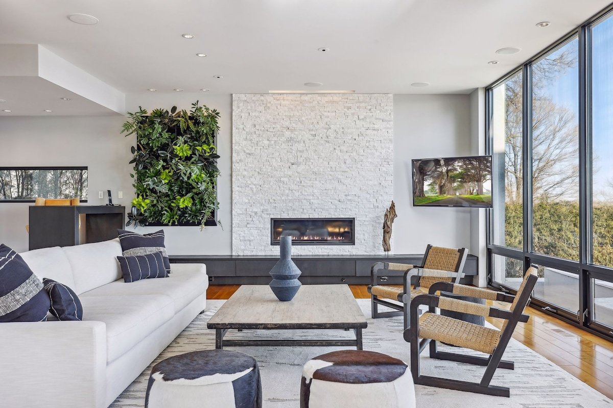 The LUXE on Minnetonka | Private Waterfront gallery image 5