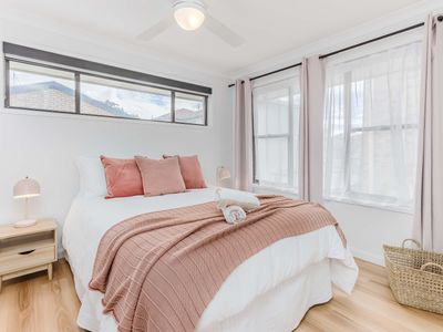 Coastal Home Retreat – Spacious, Sleeps 12