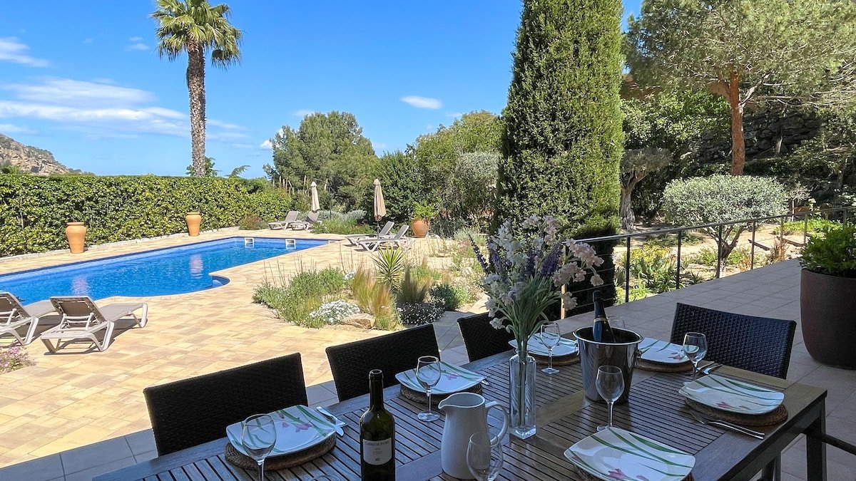 *Private Villa with Sea Views gallery image 3