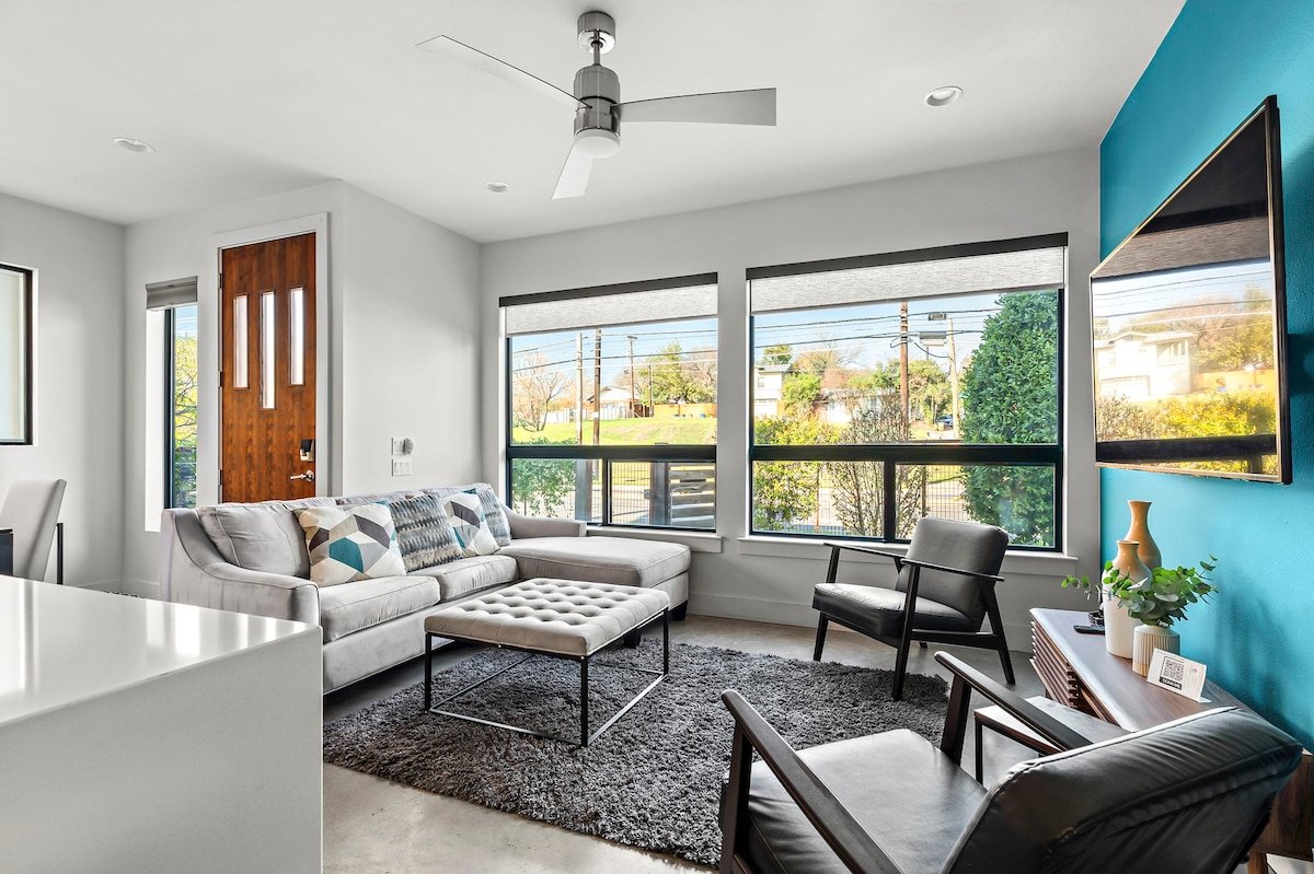 East Austin oasis: perfect bachelor gathering spot gallery image 5