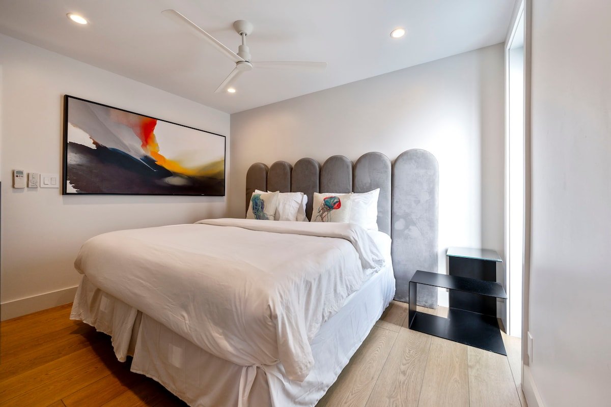 3 Newly Renovated Villas, sleeps up to 20 guests! gallery image 3