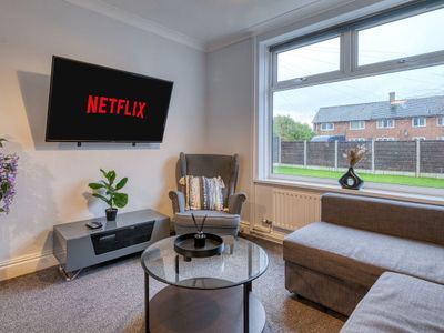 Bright 3BR Getaway in Sale | Sleep 6 Near Airport