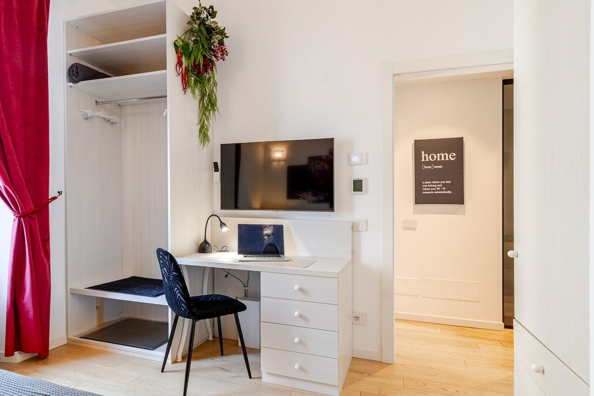 Centrale trilocale, 2 bagni e balconi, Lux, Milano gallery image 5