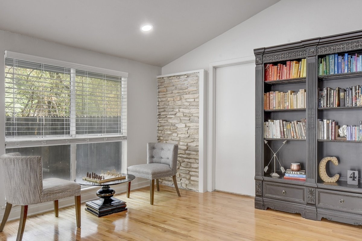 Luxurious Relaxing Getaway w/ Pool, Lush Gardens! gallery image 5