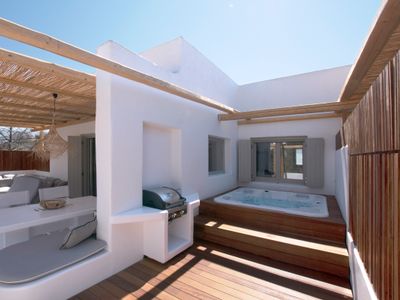 Potami Home by Rocks Estates