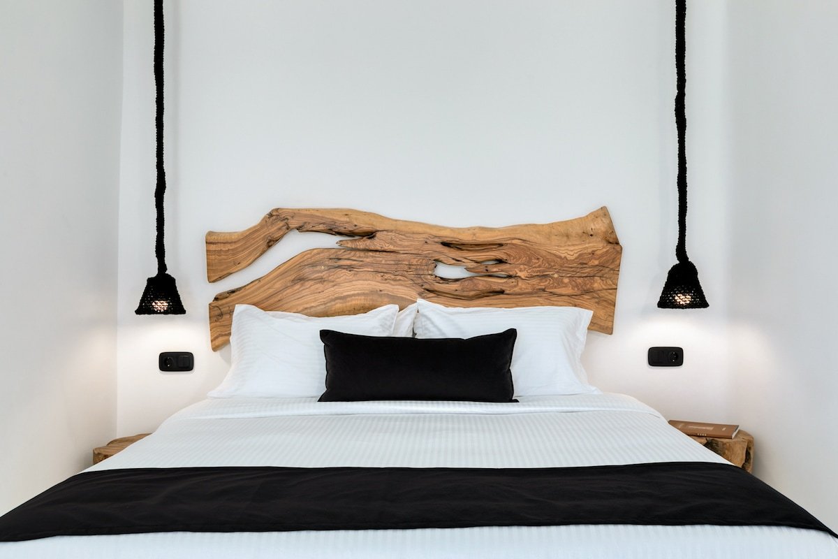 Sea views- Private path to beach- Pool- Privacy gallery image 4