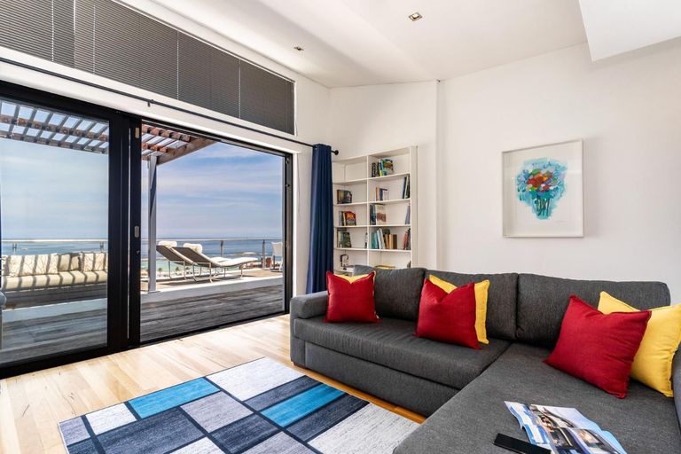 View Talay Apt - Panoramic Views & walk to beach