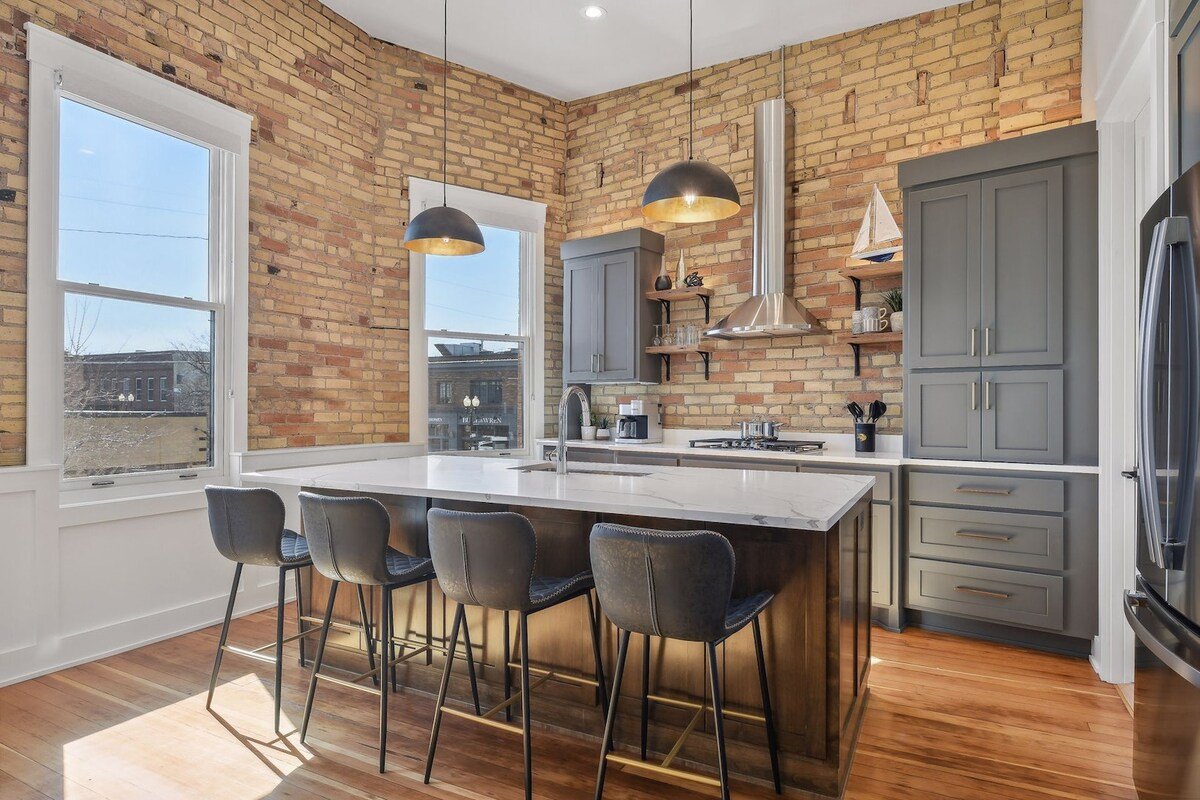 The Banker’s Suite on 2nd St by Hotel Excelsior gallery image 4