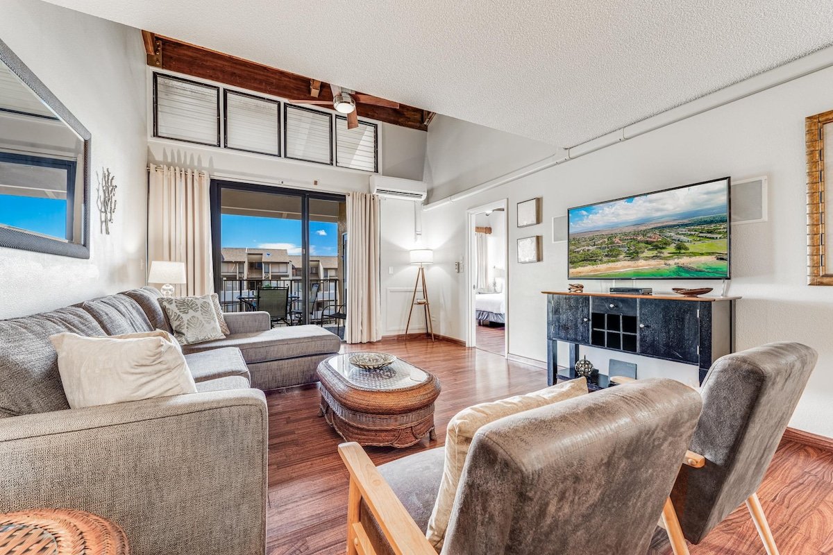 Large 3 Bedroom Condo Across From Beach! Pool & Ho gallery image 2