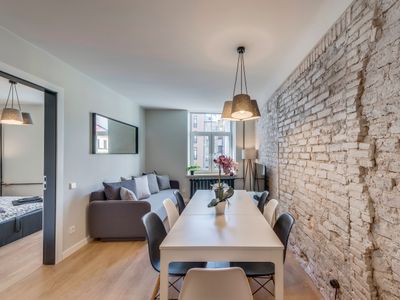 Rare in the heart of Old Town – BLACK & WHITE