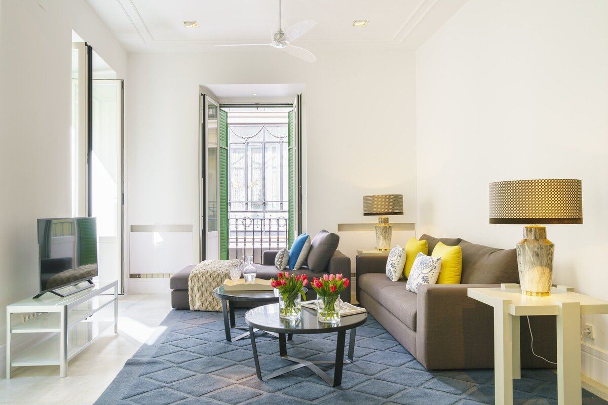 Homeclub | Elegant Apartment in Justice District gallery image 5