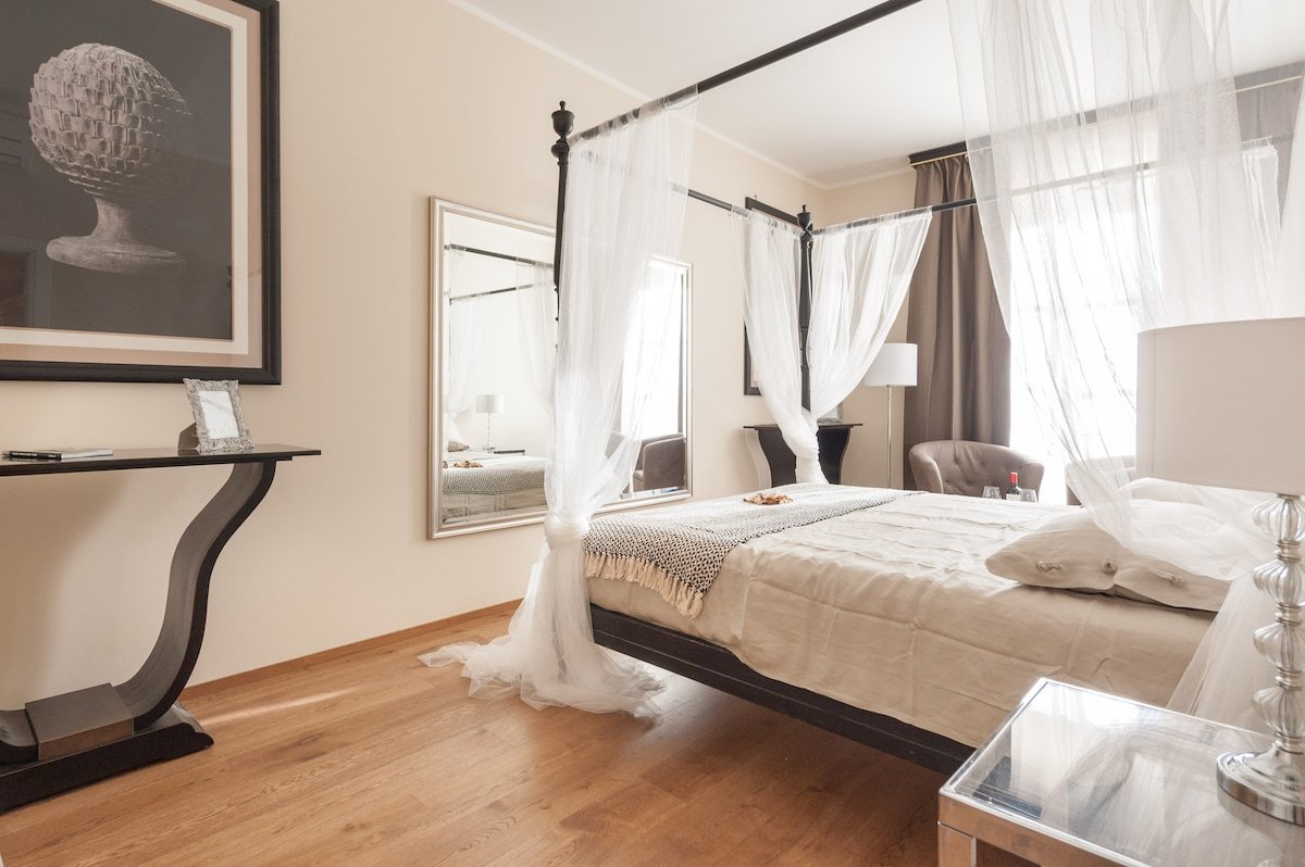 Santa Croce Penthouse w/ Rooftop Patio & Lift gallery image 5