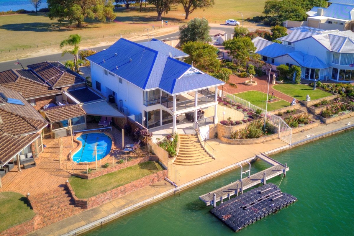 “Eau de Vie” Canal front home with private jetty gallery image 3