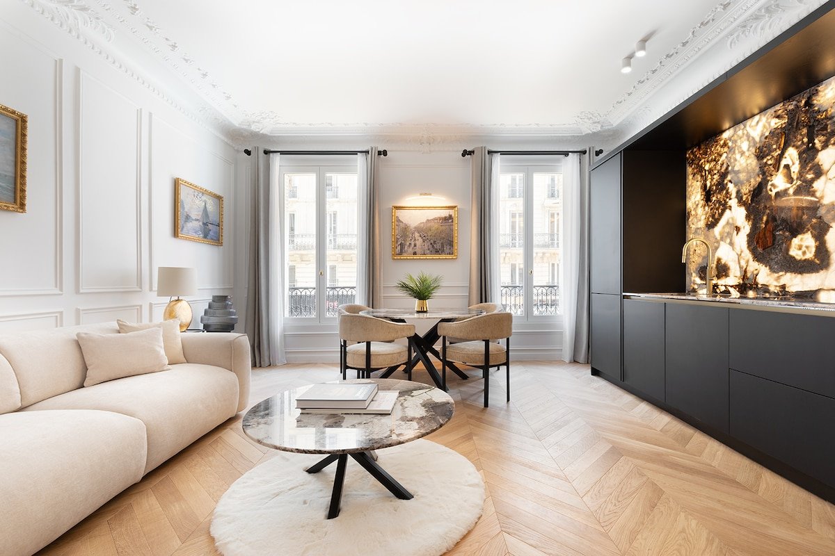 An Exceptional 3-BR/3Ba with Services – Opéra