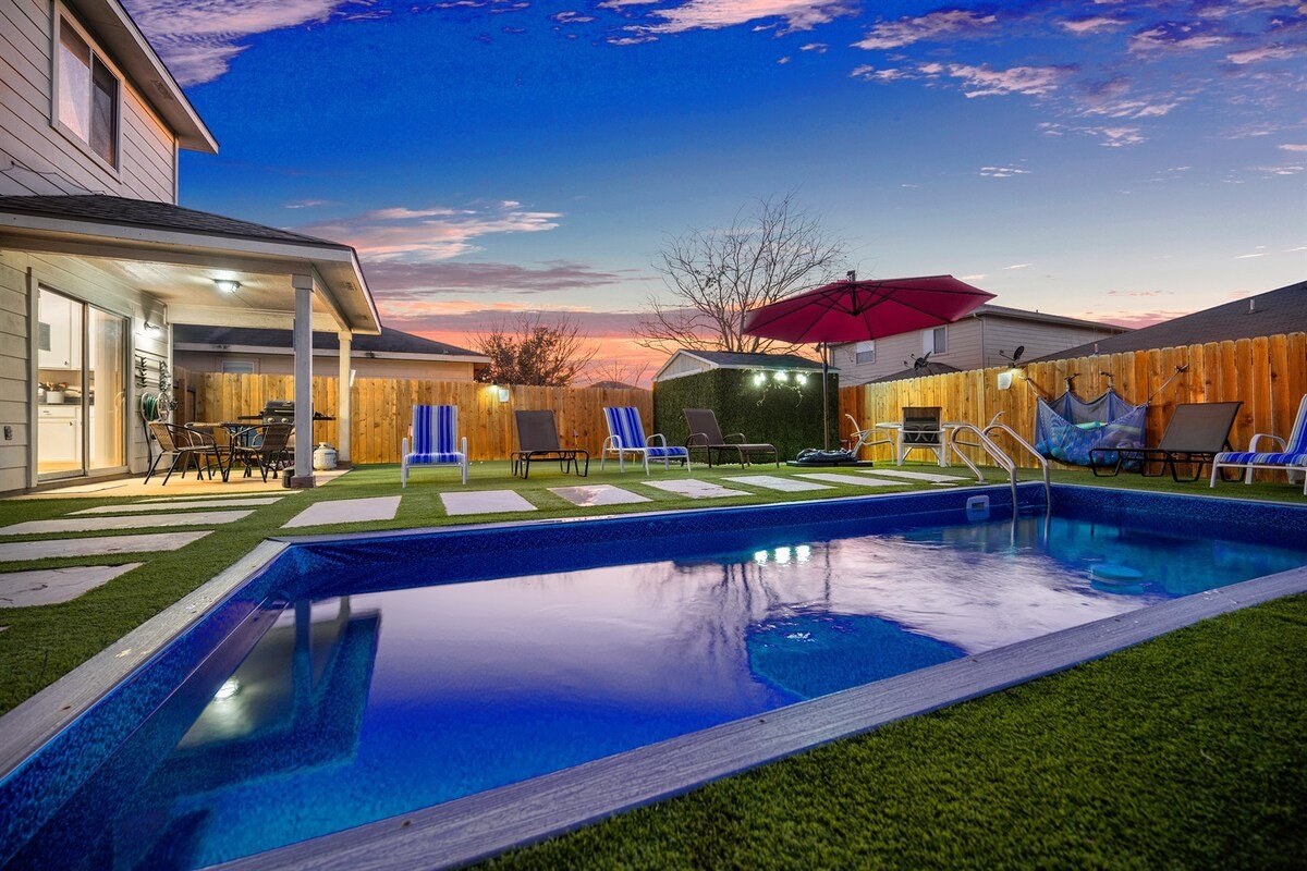 12 Beds | Pool | Golf Green| Grill | Large Groups gallery image 2