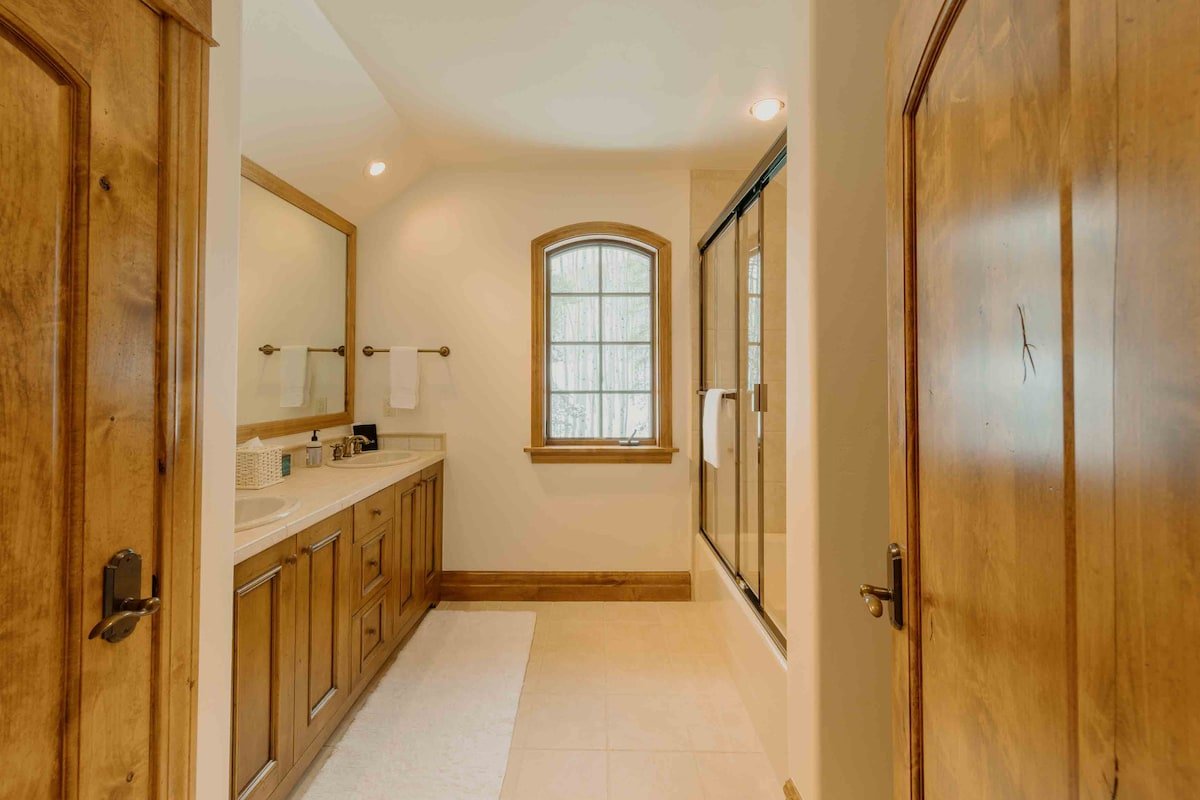 Newly Remodeled, Ski in/Ski out, Hot Tub | By gallery image 3