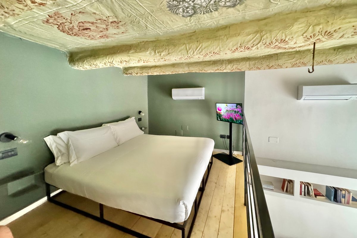 Alma de Chiaja -elegant & central Design Home