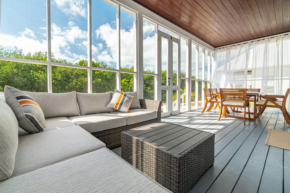 Paradise Shores + The Pool Club at Mahogany Bay gallery image 4