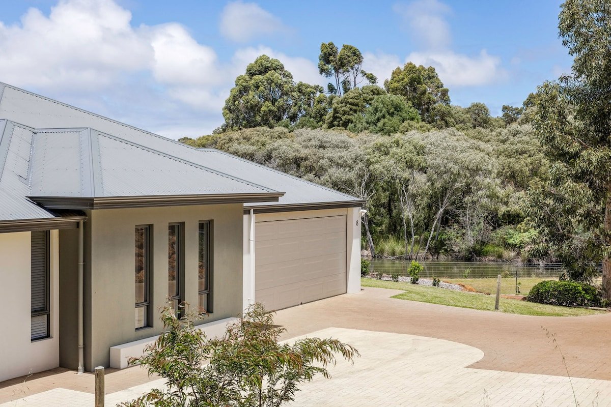 Rivendell Villa 8 – Rivendell Winery Estate gallery image 3