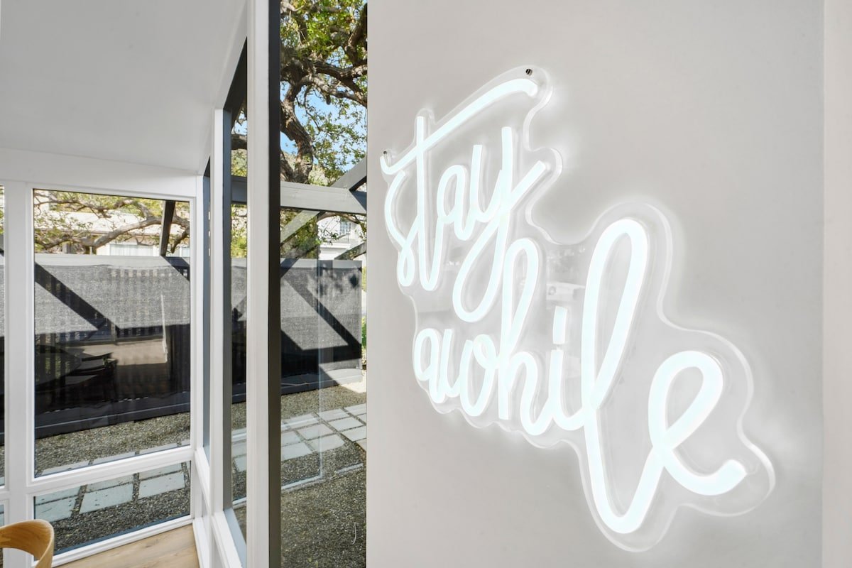 Malibu Beach House by Stay Awhile Villas gallery image 3