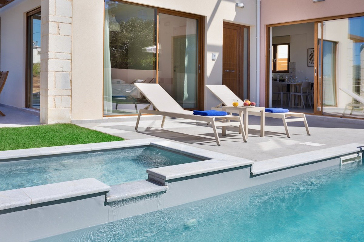 300m from Beach w/Private Pool, Walk to Amenities gallery image 4