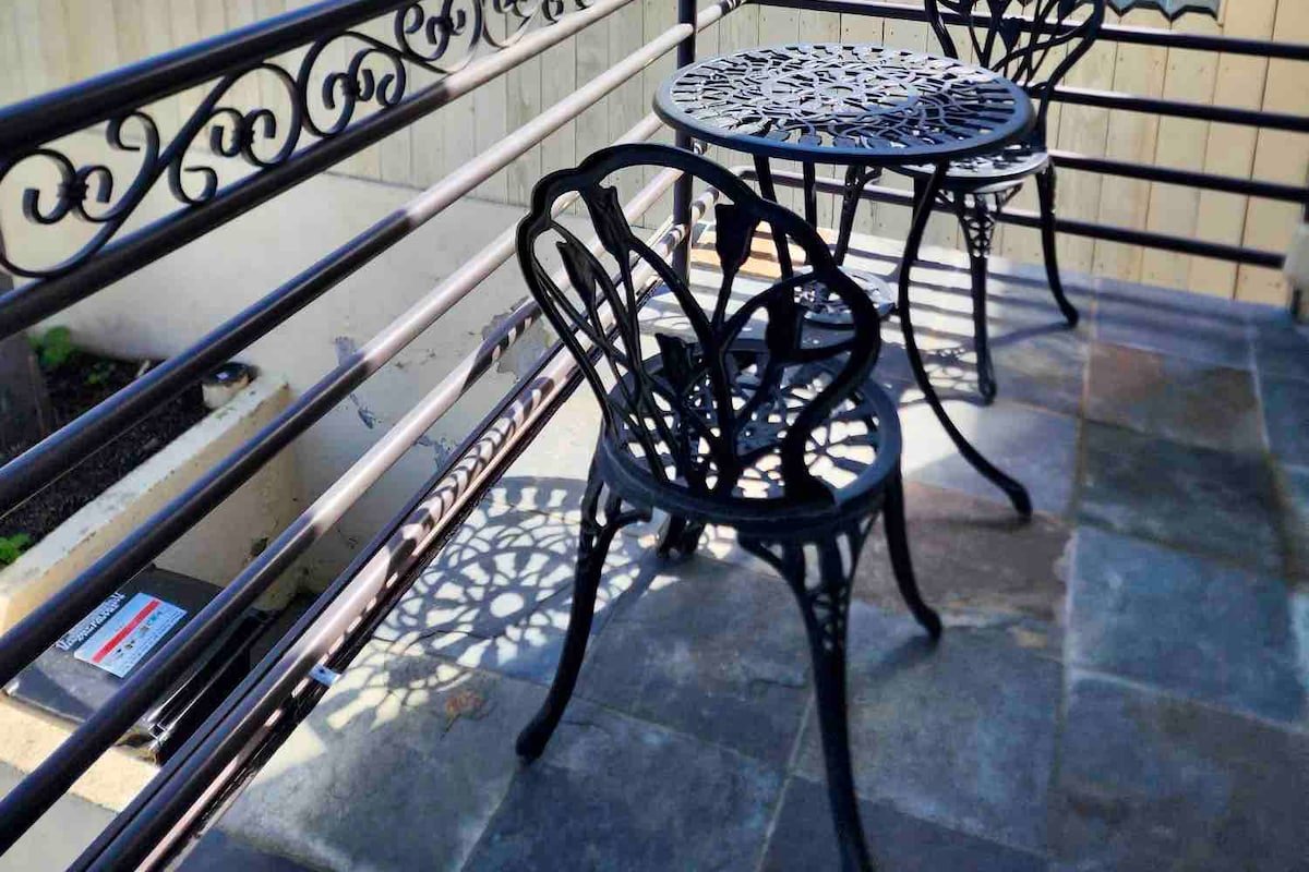 Large Luxurious LA House Central Location gallery image 5