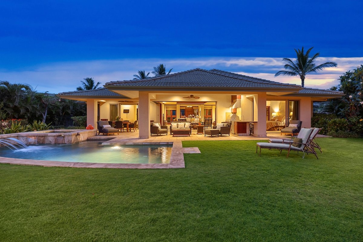 Outstanding 4BR Family Home with Pool, Hot Tub! gallery image 3