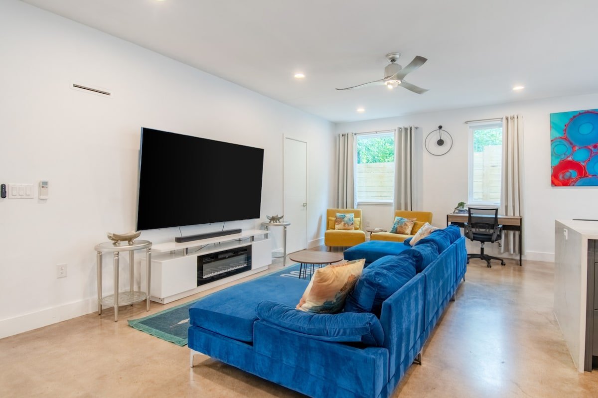 Spacious 5BR Gem w/ Hot Tub Steps from Downtown gallery image 5